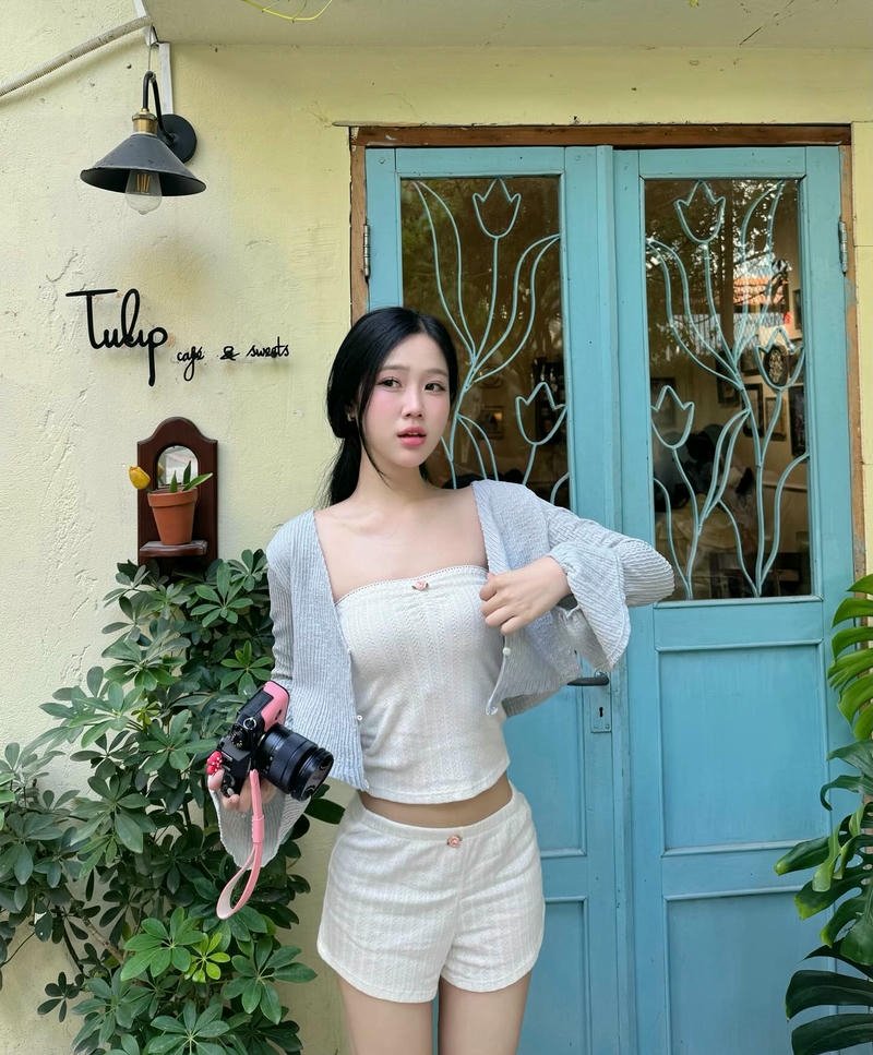 gái xinh mặc quần ngắn cute