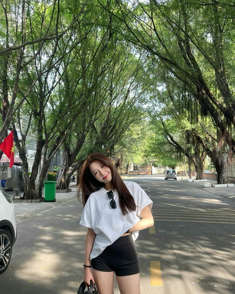 gái xinh mặc quần ngắn đi chơi