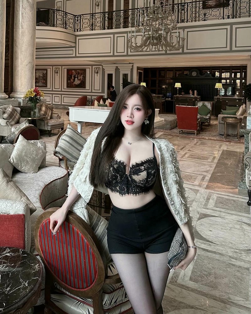 gái xinh mặc quần ngắn nhảy tiktok