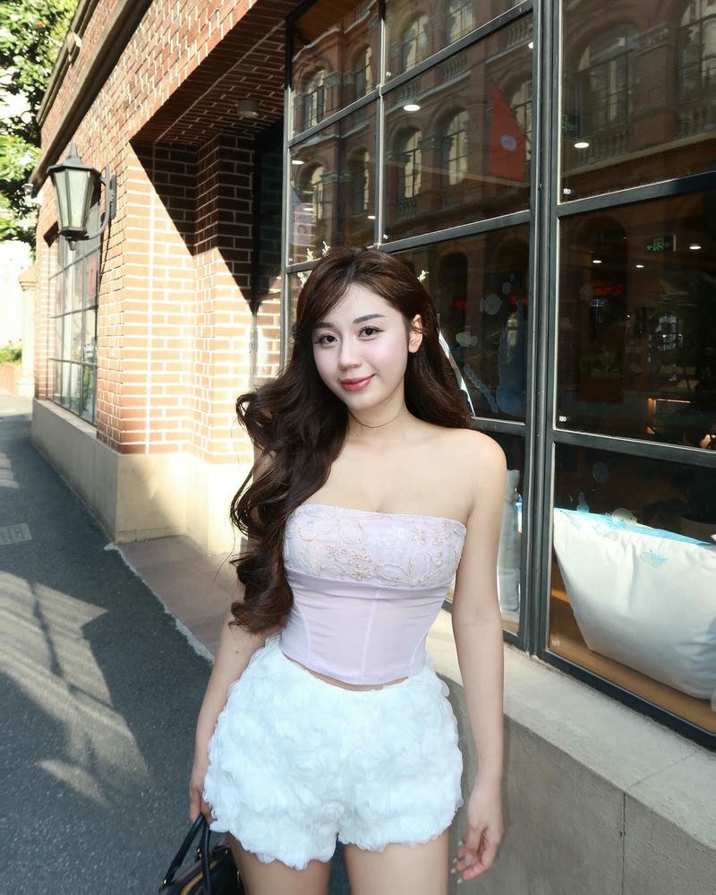 gái xinh mặc quần ngắn tiktok