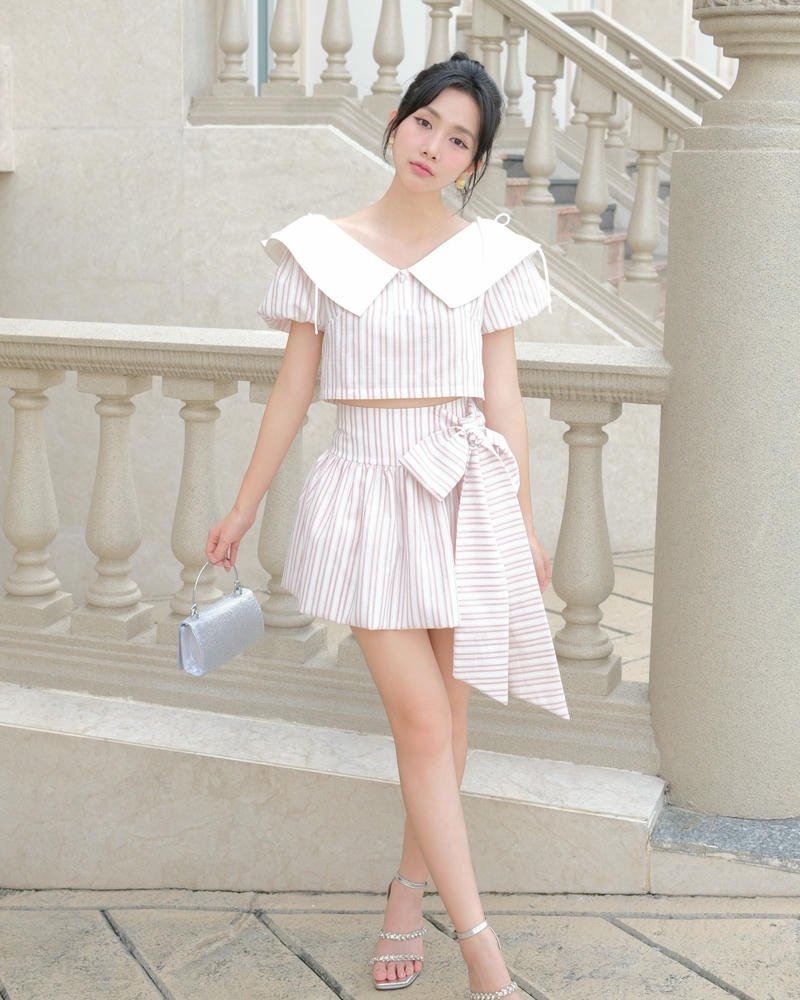 gái xinh mặc váy ngắn nhảy tiktok