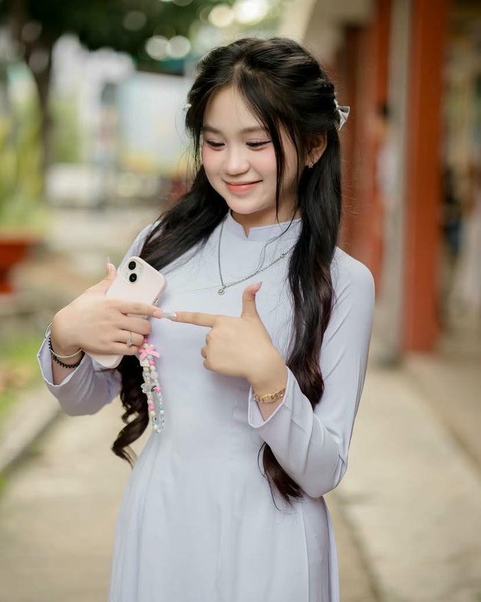 gái xinh tiktok quần ngắn