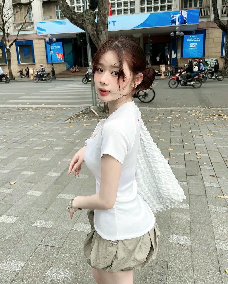 gái xinh trung quốc quay lưng