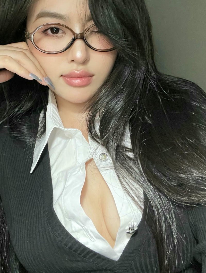 hình ảnh gái xinh đeo mắt kính