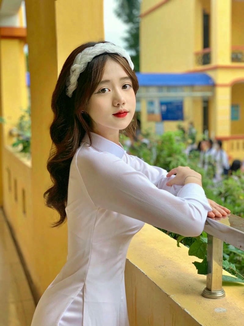 hình gái 2k6 đeo bợp tóc