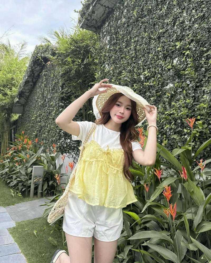 hình gái 2k6 đội mũ