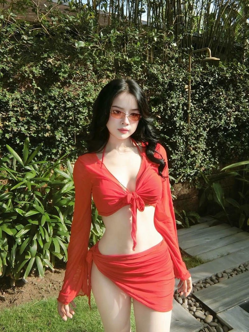 hình gái đeo kính