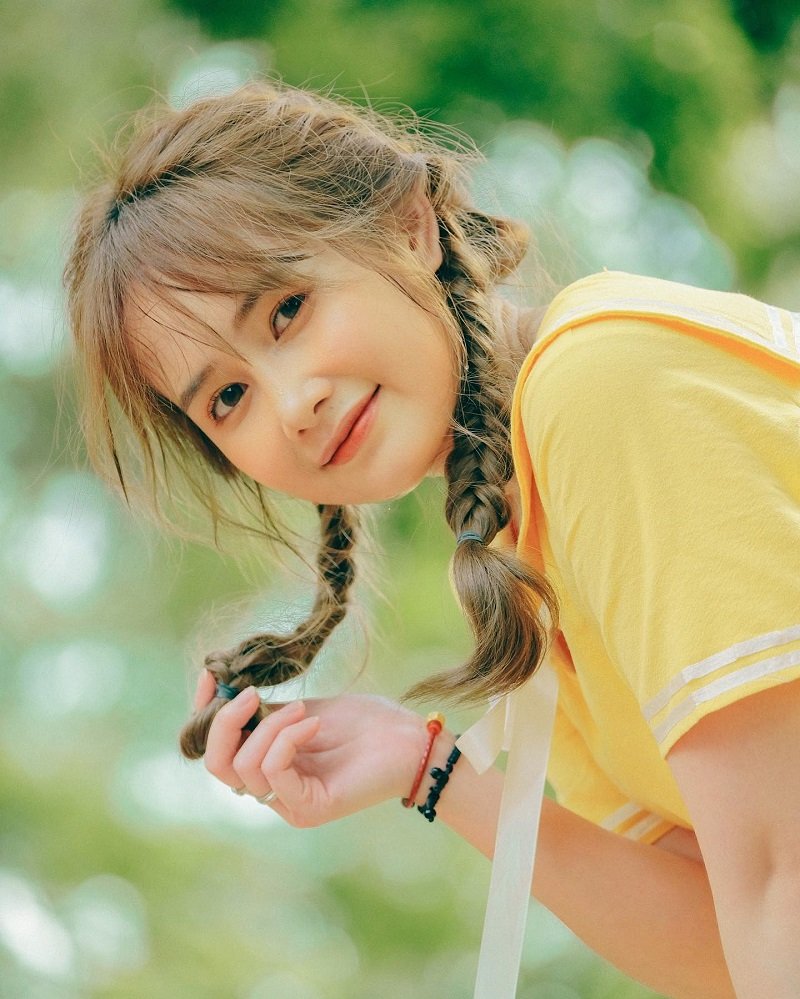 mai quỳnh anh và cris bao nhiều tuổi