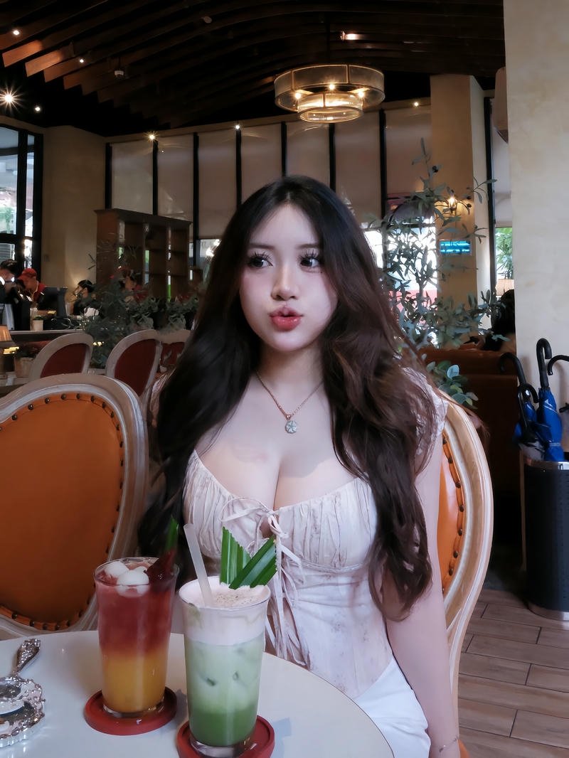 mẫu ảnh gái xinh vú to