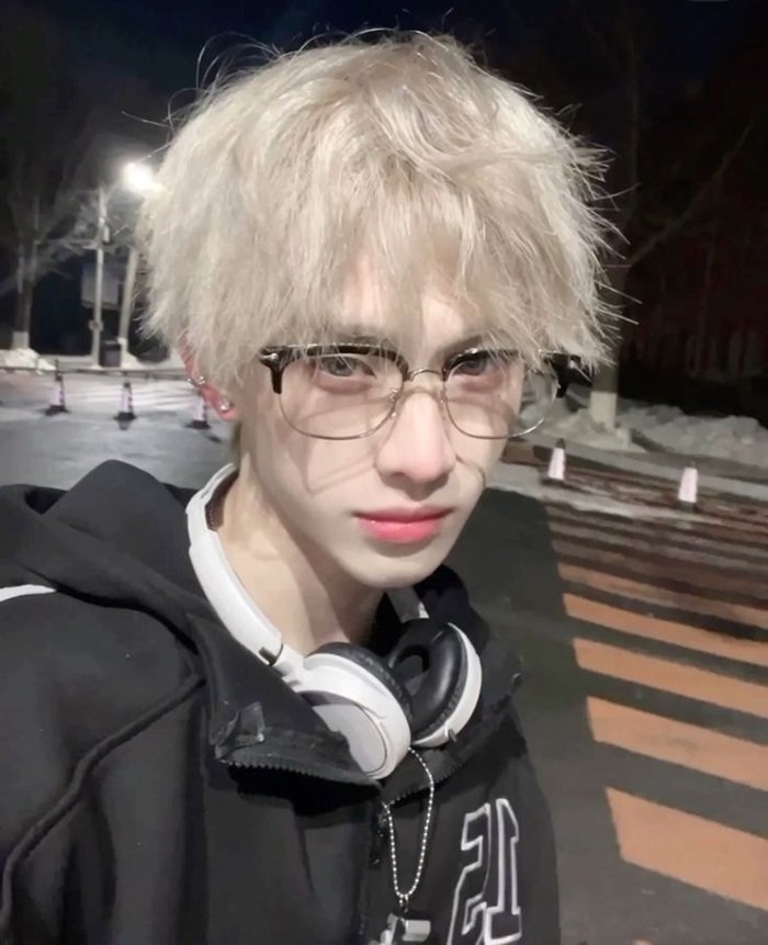 màu tóc bạch kim nam