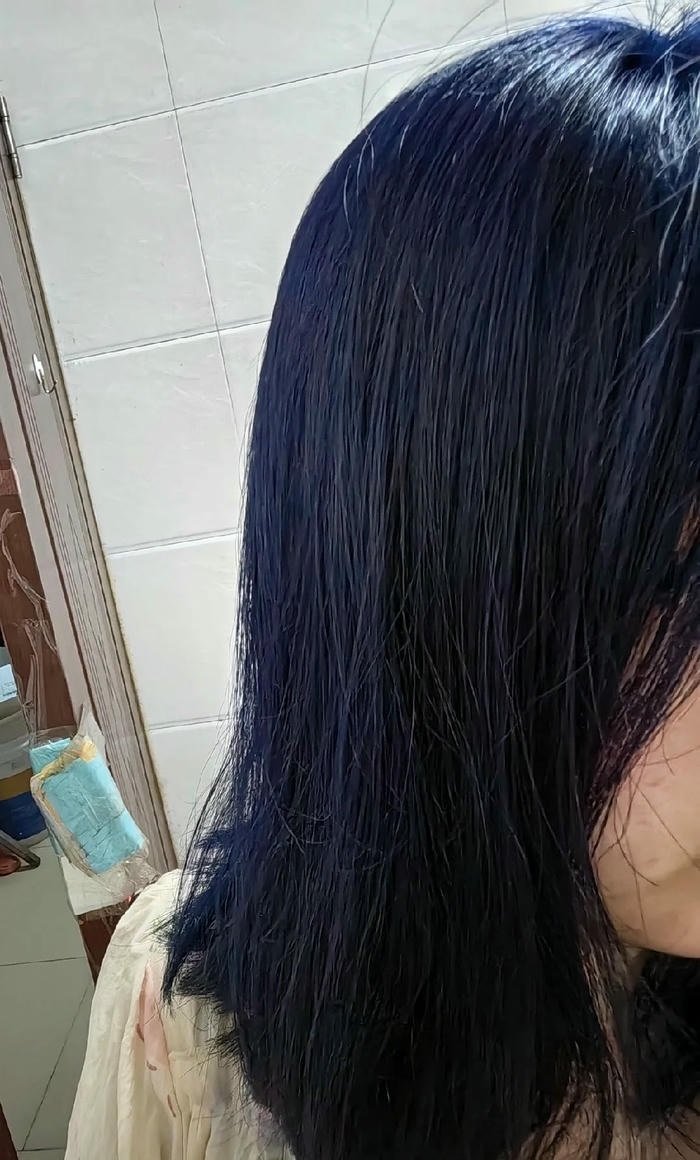 màu xanh đen phối với màu gì