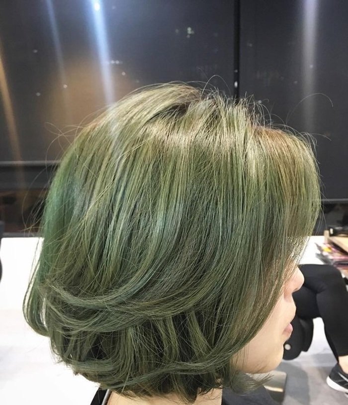nâu rêu nữ tóc ngắn