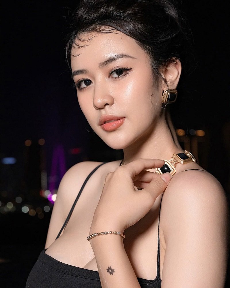 quyên qui mặc bikini