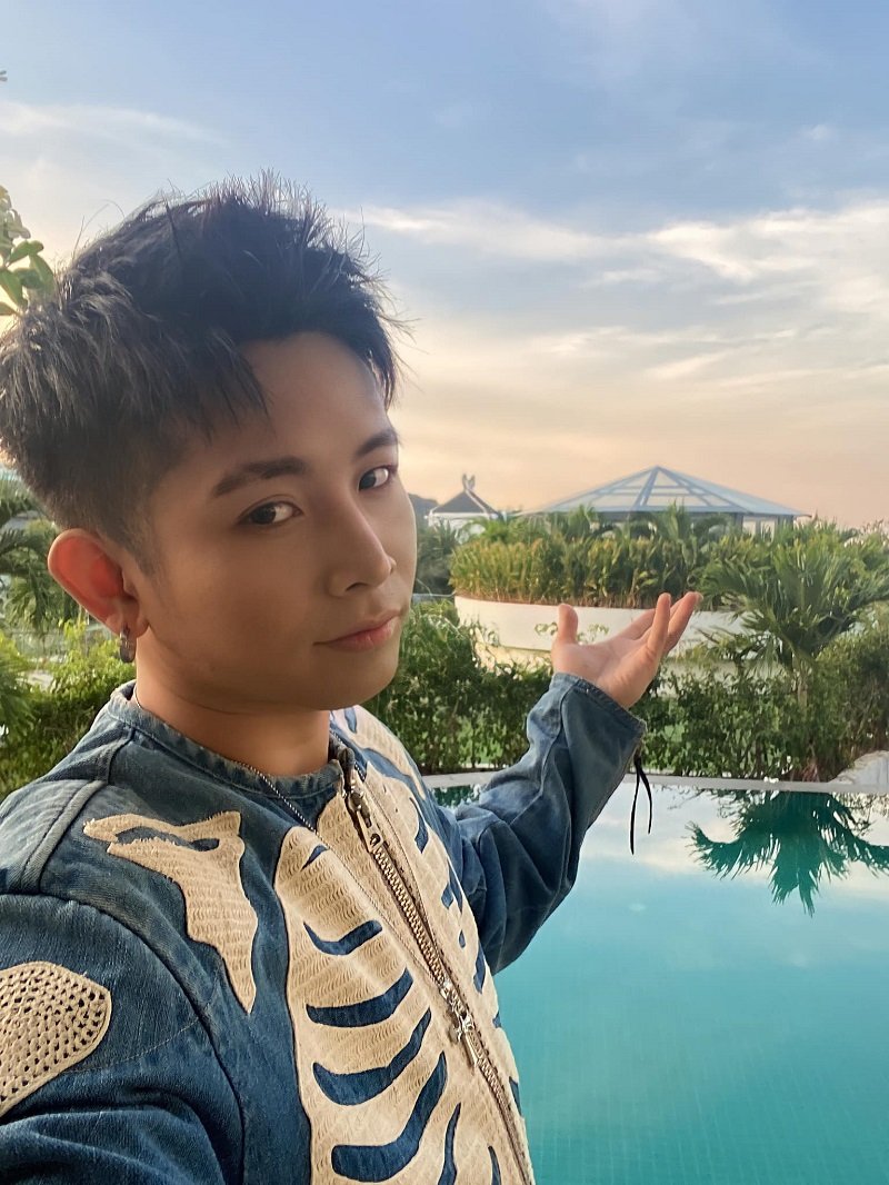 ricky star đôi chân đi