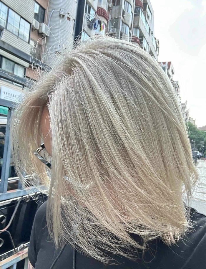 tóc bạch kim nữ ngắn