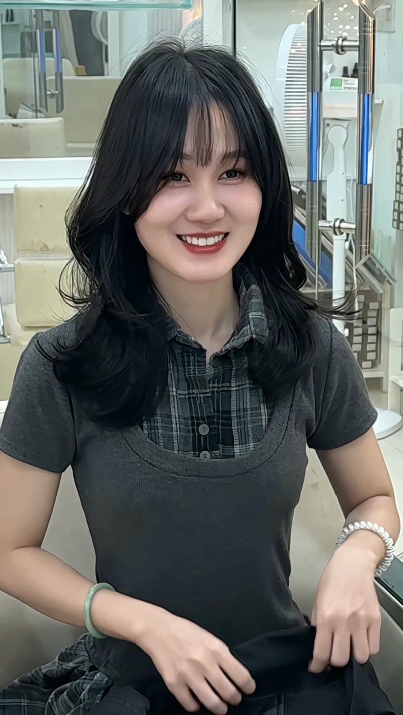 tóc layer nữ mặt dài ngang vai