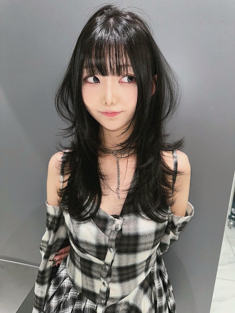 tóc layer nữ mặt tròn có mái tóc dài