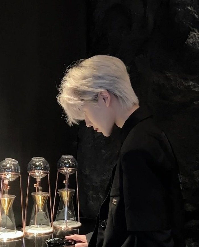 tóc màu bạch kim nam