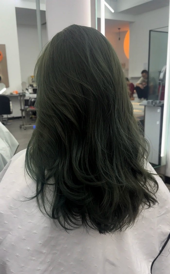 tóc màu xanh rêu đen