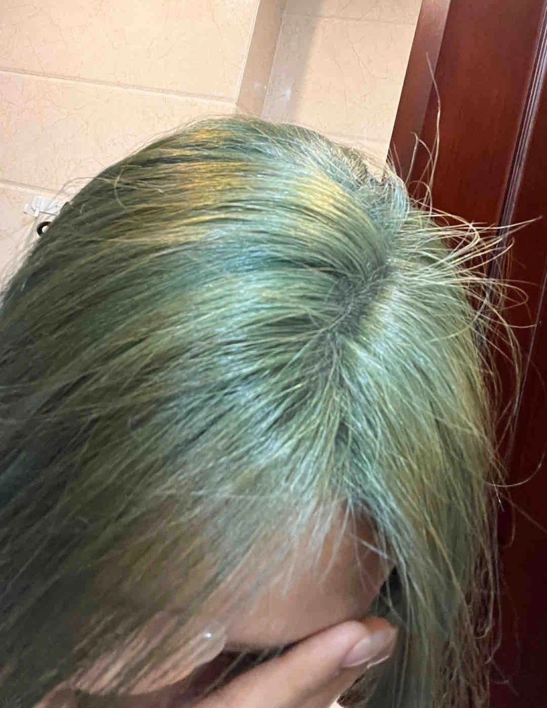 tóc màu xanh rêu khói