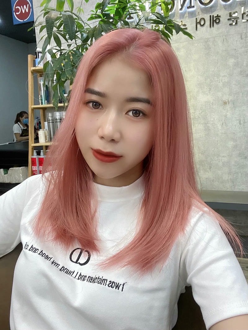tóc ngắn ngang vai thẳng