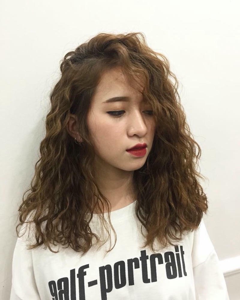 tóc ngắn uốn xù