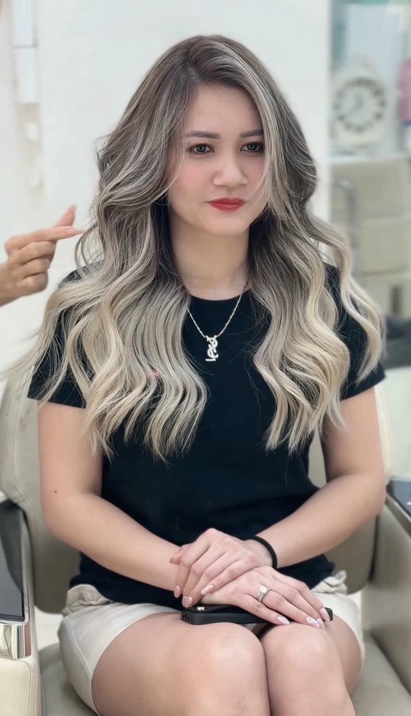 tóc nữ nhuộm trắng