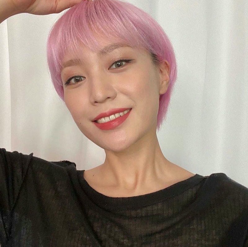 tóc tém cho nữ mặt tròn nhuộm hồng