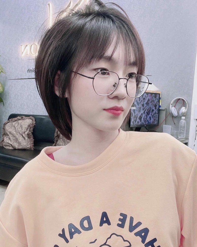 tóc tém nữ mặt tròn mái thưa