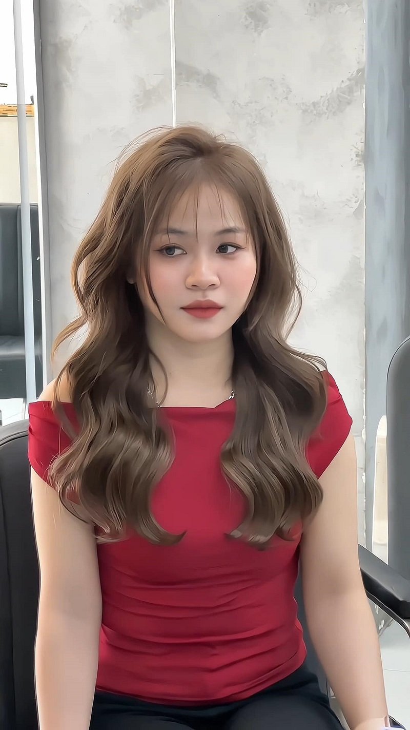 tóc uốn đuôi gợn sóng