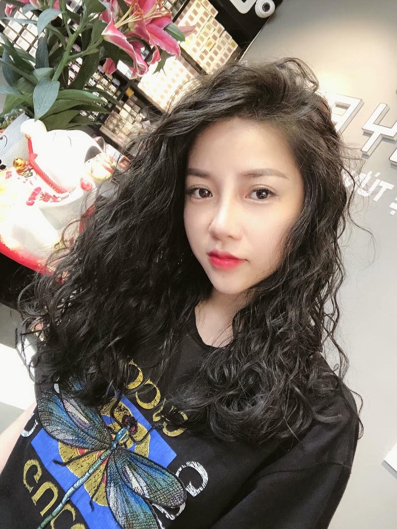tóc uốn xù mì nhẹ