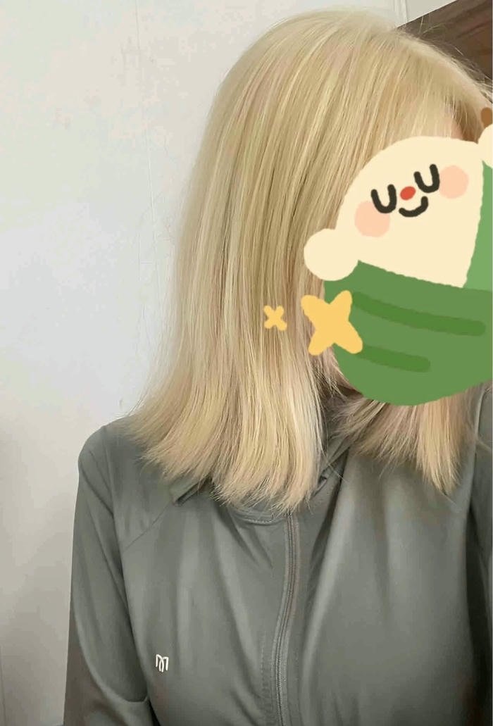 tóc vàng bạch kim nữ