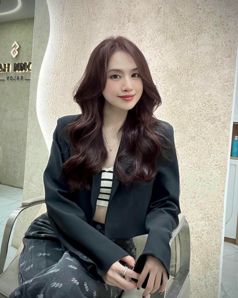 tóc xoăn lơi ngang vai