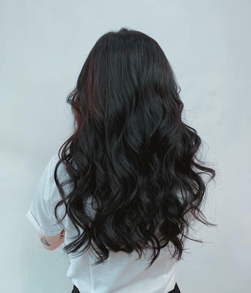 tóc xoăn sóng lơi ngang vai cho mặt tròn