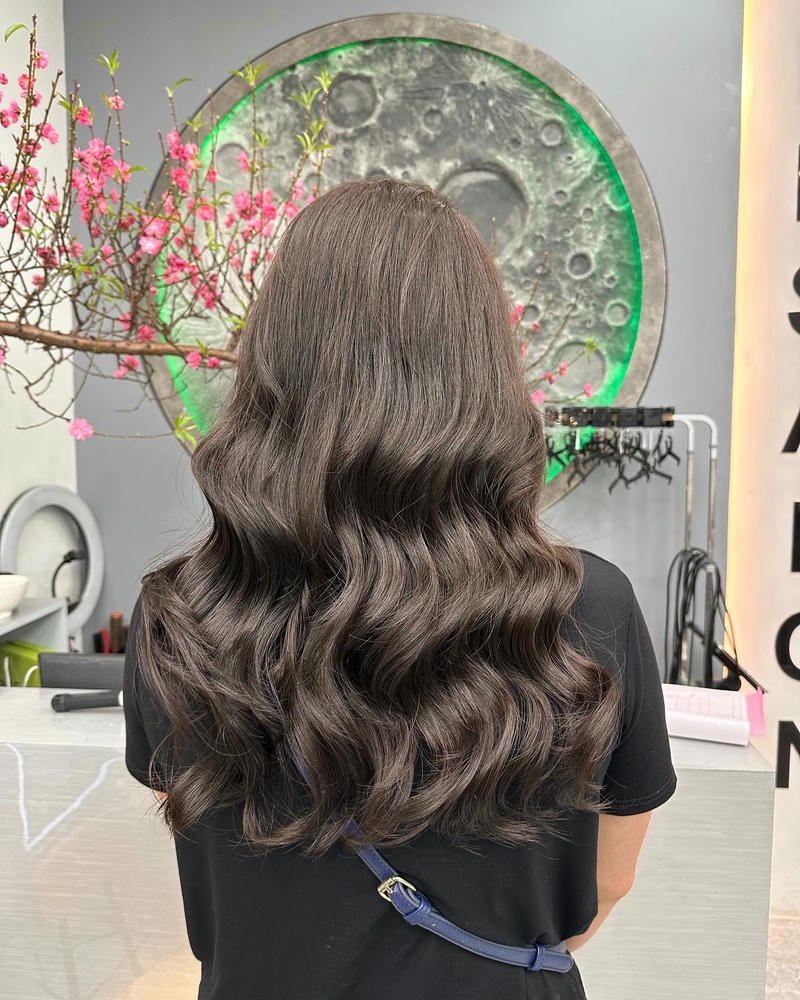 xoăn sóng lơi ngang vai