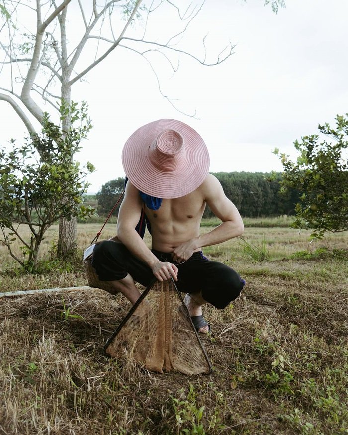 ảnh trai đẹp cơ bắp làm việc