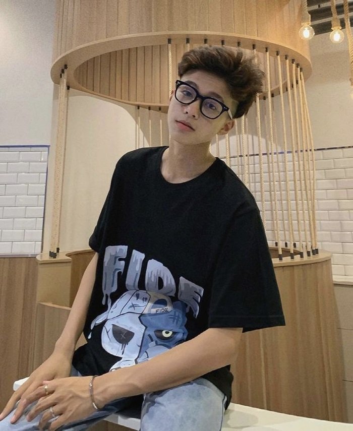 hình trai đẹp k10 đeo kính