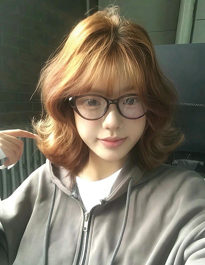 kiểu tóc xoăn ngắn hàn quốc