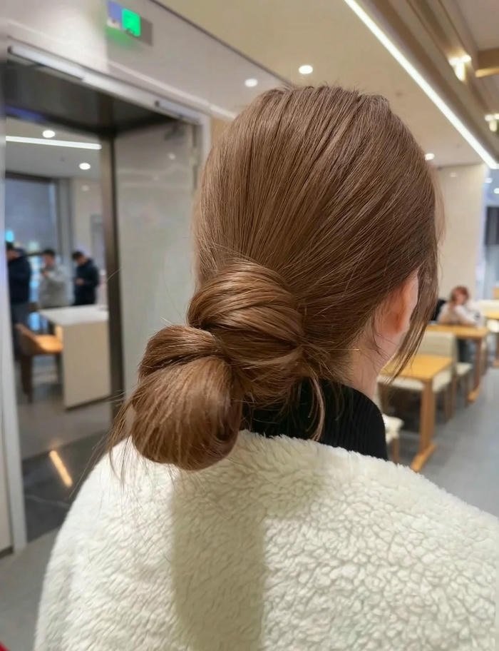 màu nâu hạt dẻ lạnh