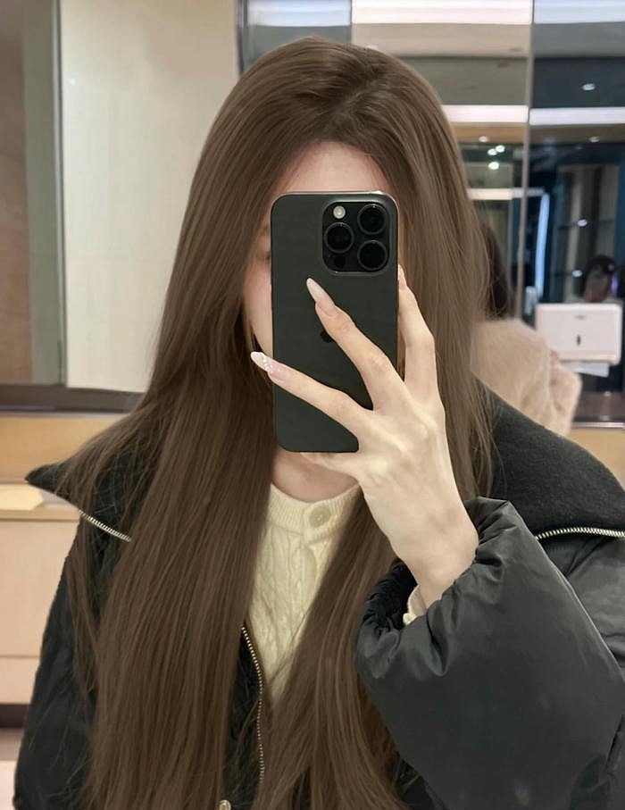 màu tóc nâu hạt dẻ