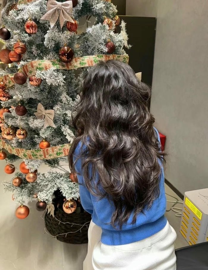 mẫu tóc xoăn ngắn