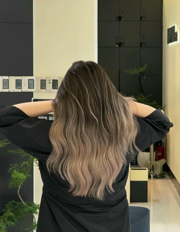 nhuộm balayage nâu khói